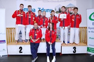 5 złotych medali „TĘCZY” na turnieju XX Zduny KARATE CUP